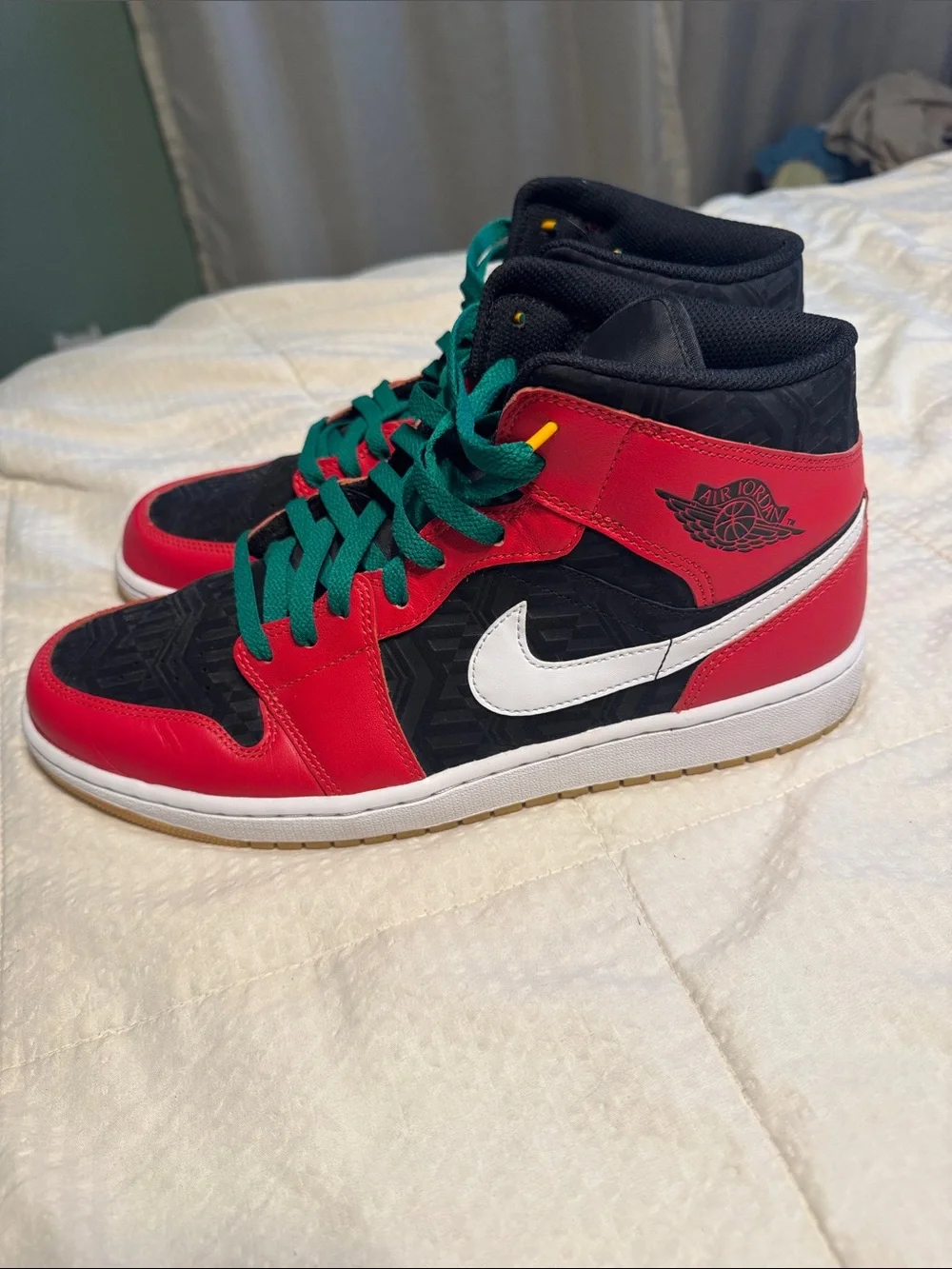 Air Jordan 1 Mid SE mens High-Top Sneakers in Red, Black